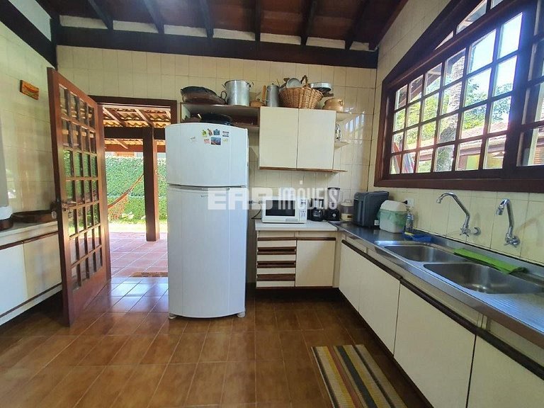 Casa com 5 suítes para locação na Praia de Itamambuca