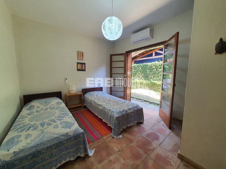 Casa com 5 suítes para locação na Praia de Itamambuca