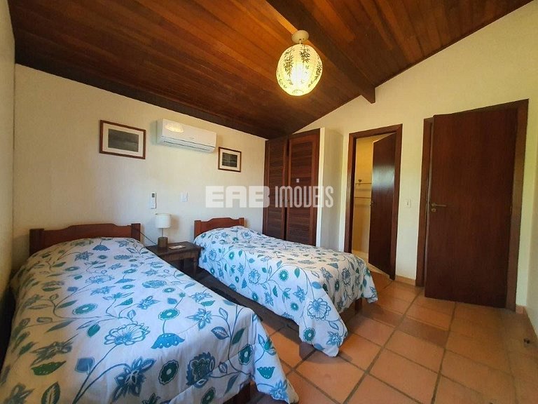 Casa com 5 suítes para locação na Praia de Itamambuca