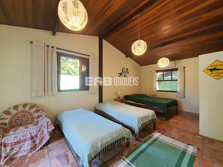 Casa com 5 suítes para locação na Praia de Itamambuca