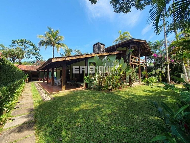 Casa com 5 suítes para locação na Praia de Itamambuca