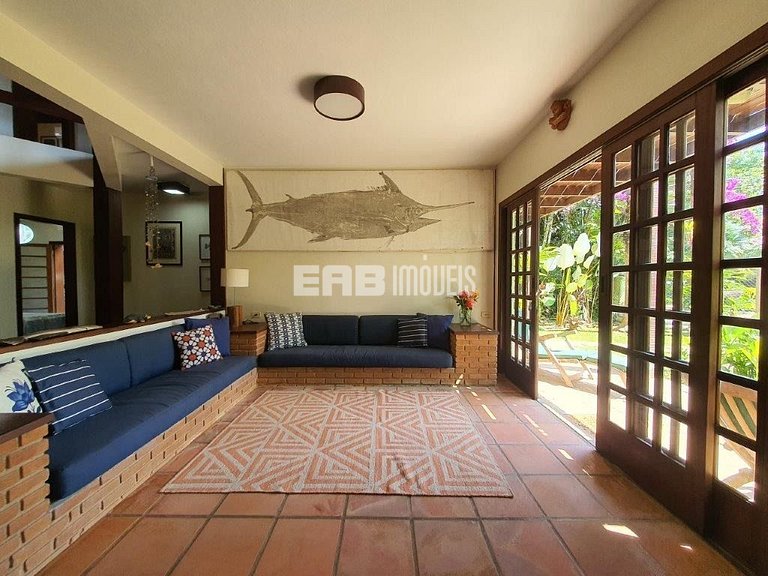 Casa com 5 suítes para locação na Praia de Itamambuca