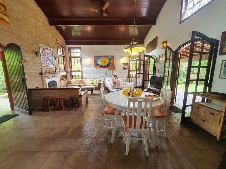 Casa com 3 dormitórios, a 40 metros da praia