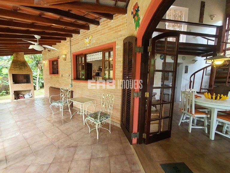 Casa com 3 dormitórios, a 40 metros da praia