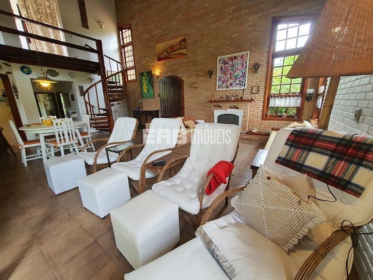 Casa com 3 dormitórios, a 40 metros da praia