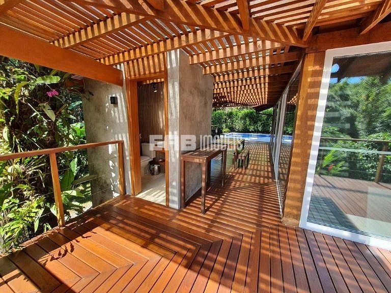 Casa integrada à natureza em Itamambuca