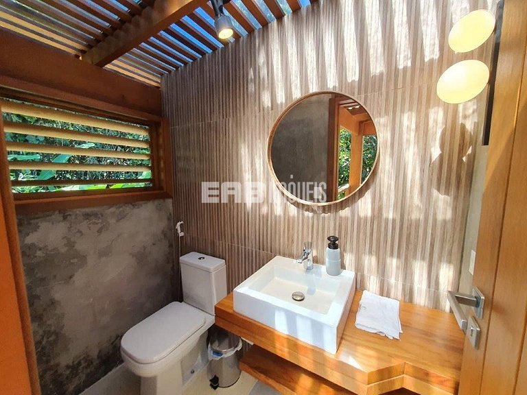 Casa integrada à natureza em Itamambuca