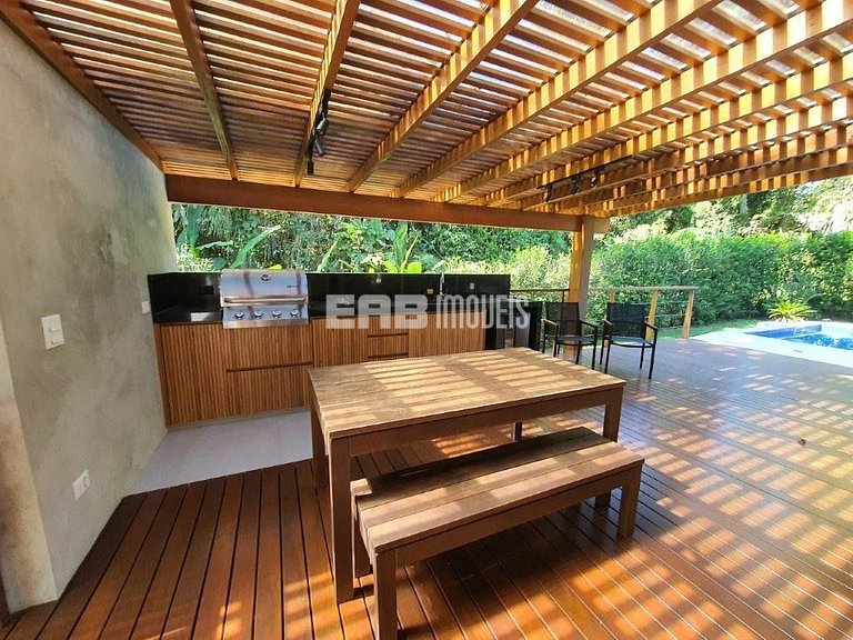 Casa integrada à natureza em Itamambuca