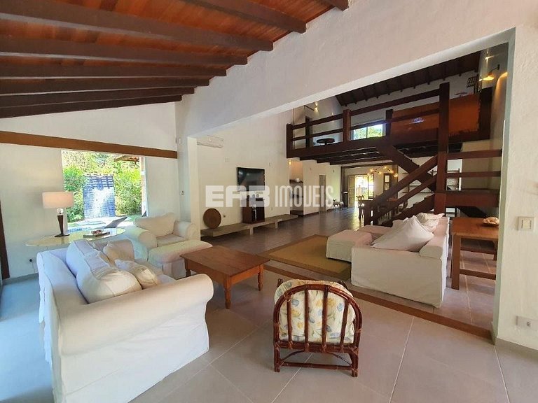 Casa integrada à natureza em Itamambuca