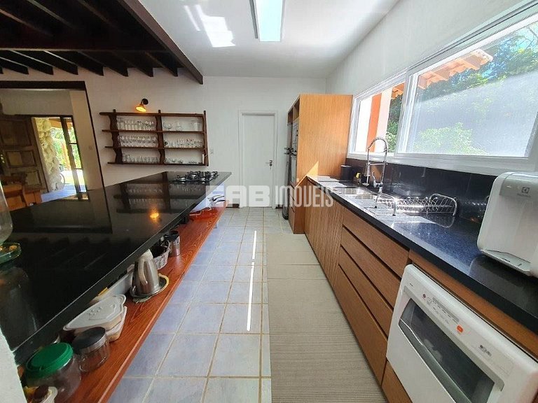 Casa integrada à natureza em Itamambuca