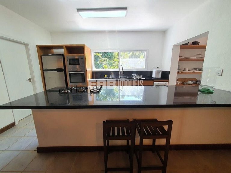 Casa integrada à natureza em Itamambuca