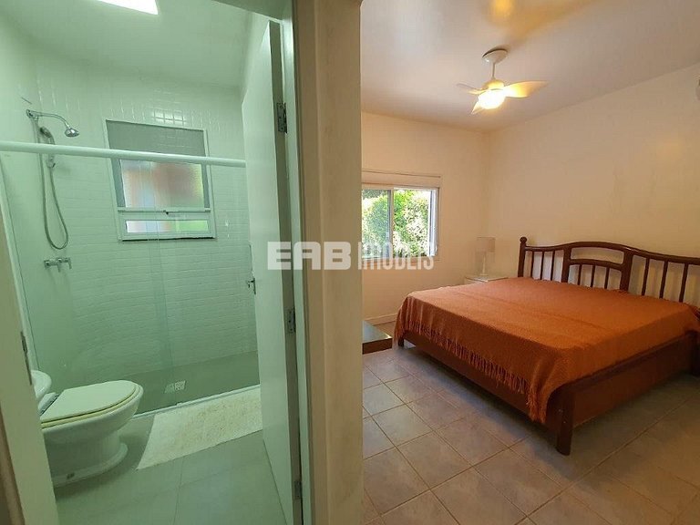 Casa integrada à natureza em Itamambuca