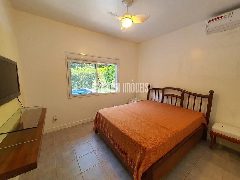 Casa integrada à natureza em Itamambuca