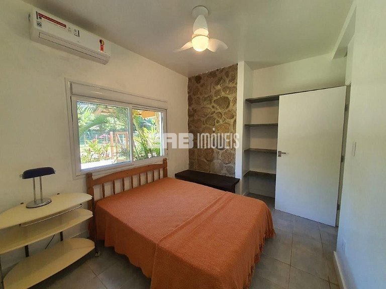 Casa integrada à natureza em Itamambuca