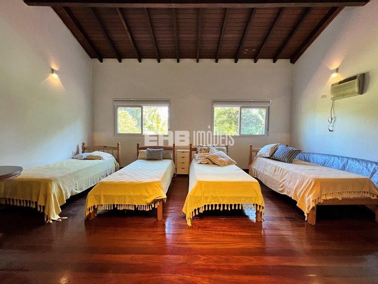 Casa integrada à natureza em Itamambuca