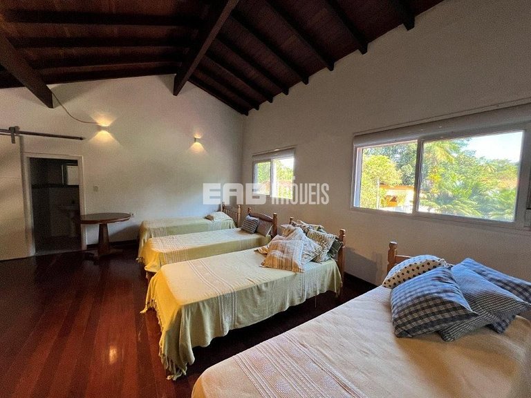 Casa integrada à natureza em Itamambuca