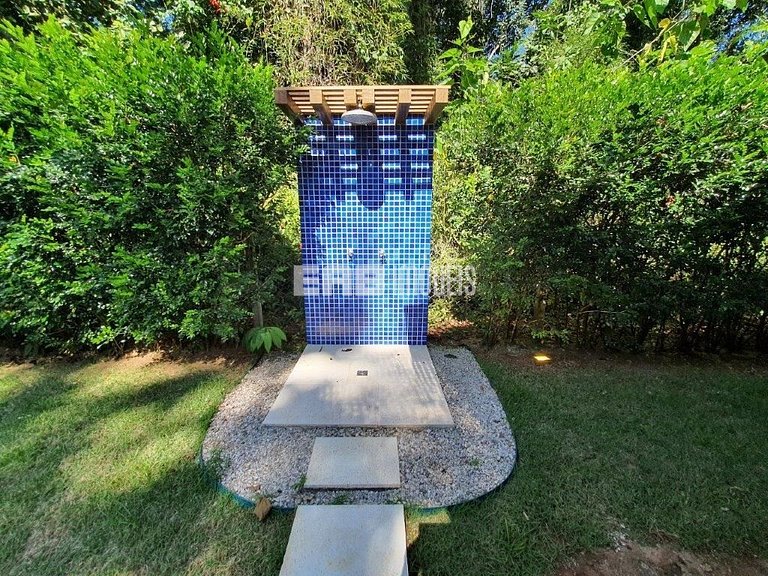 Casa integrada à natureza em Itamambuca