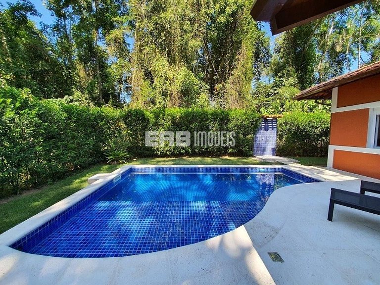 Casa integrada à natureza em Itamambuca