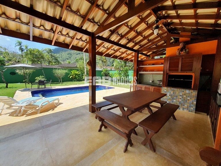 Casa com piscina, para 8 pessoas