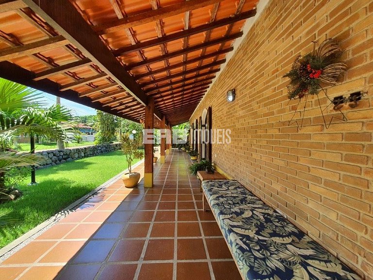 Casa com 3 dormitórios e churrasqueira na praia de Itamambuc