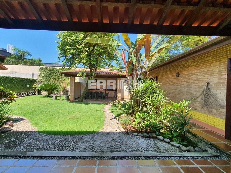 Casa com 3 dormitórios e churrasqueira na praia de Itamambuc