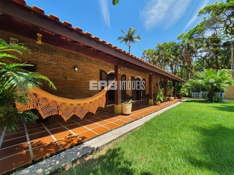 Casa com 3 dormitórios e churrasqueira na praia de Itamambuc