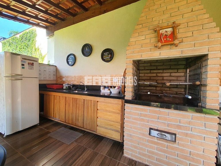 Casa com 3 dormitórios e churrasqueira na praia de Itamambuc