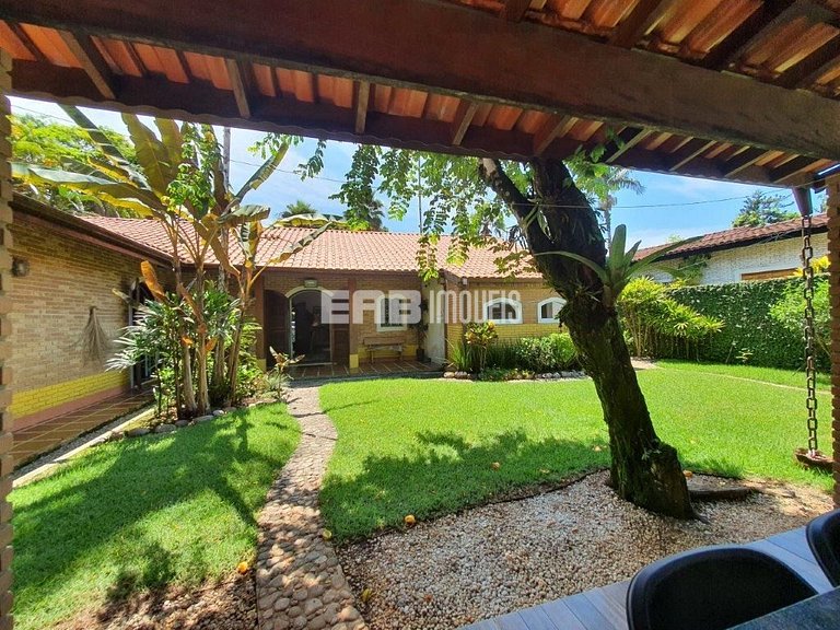 Casa com 3 dormitórios e churrasqueira na praia de Itamambuc