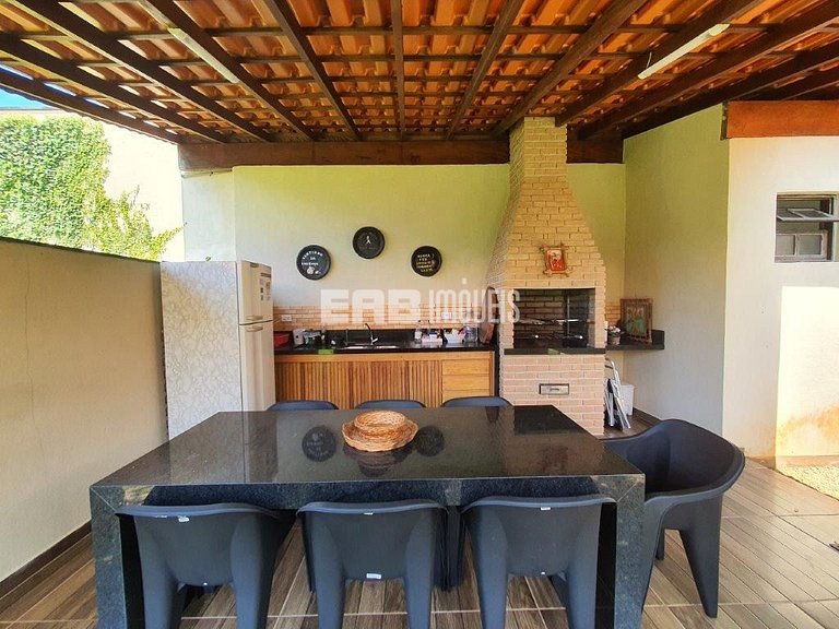 Casa com 3 dormitórios e churrasqueira na praia de Itamambuc