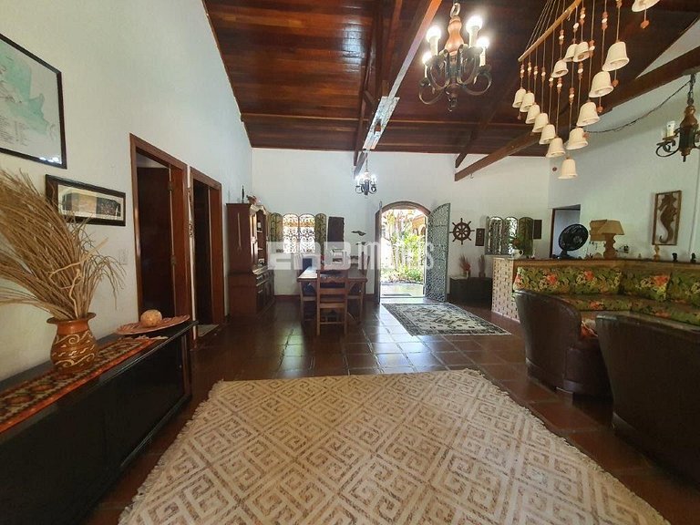 Casa com 3 dormitórios e churrasqueira na praia de Itamambuc