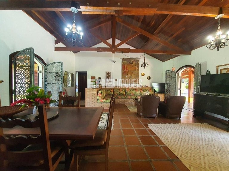 Casa com 3 dormitórios e churrasqueira na praia de Itamambuc