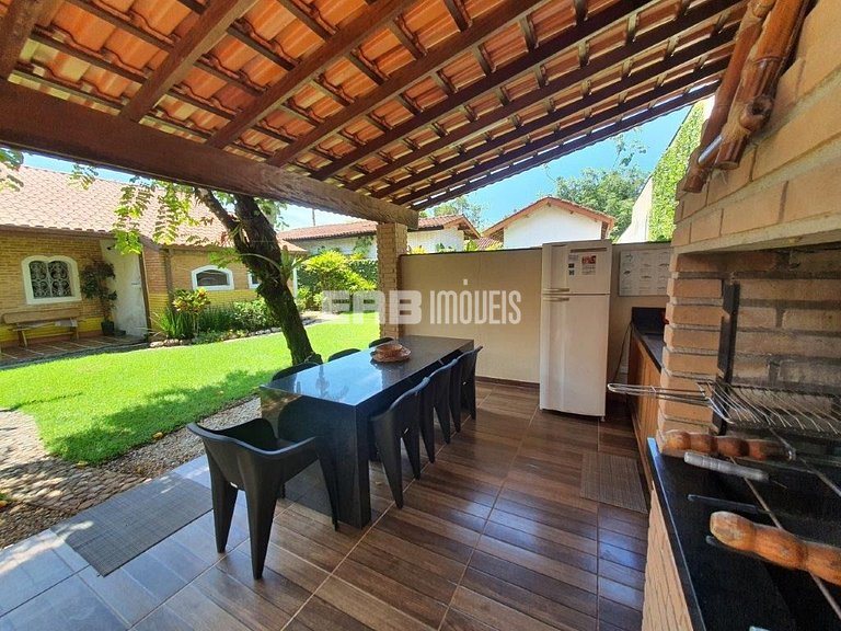 Casa com 3 dormitórios e churrasqueira na praia de Itamambuc