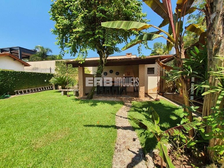 Casa com 3 dormitórios e churrasqueira na praia de Itamambuc