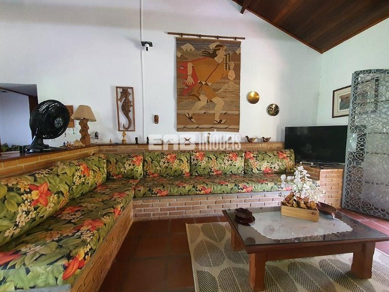 Casa com 3 dormitórios e churrasqueira na praia de Itamambuc