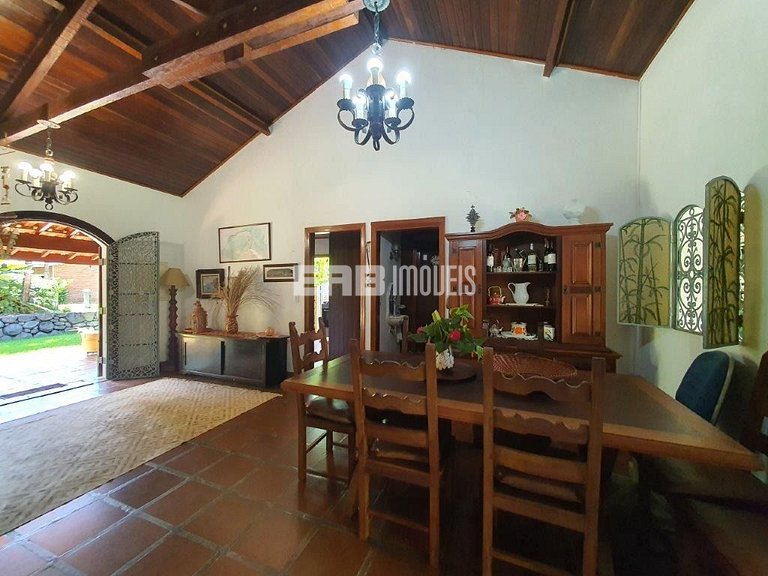 Casa com 3 dormitórios e churrasqueira na praia de Itamambuc