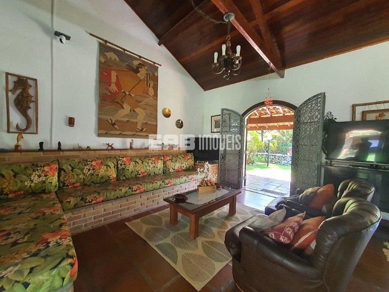 Casa com 3 dormitórios e churrasqueira na praia de Itamambuc