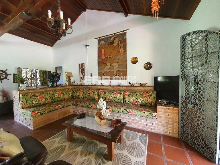 Casa com 3 dormitórios e churrasqueira na praia de Itamambuc