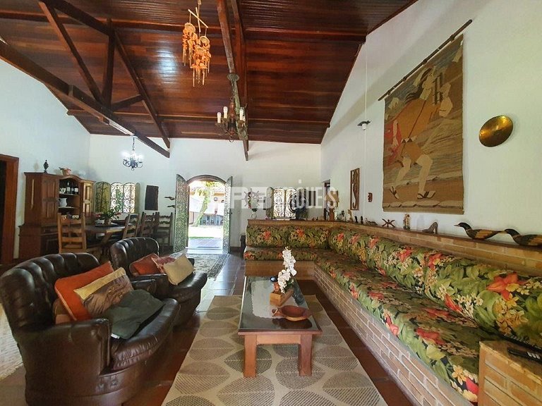 Casa com 3 dormitórios e churrasqueira na praia de Itamambuc