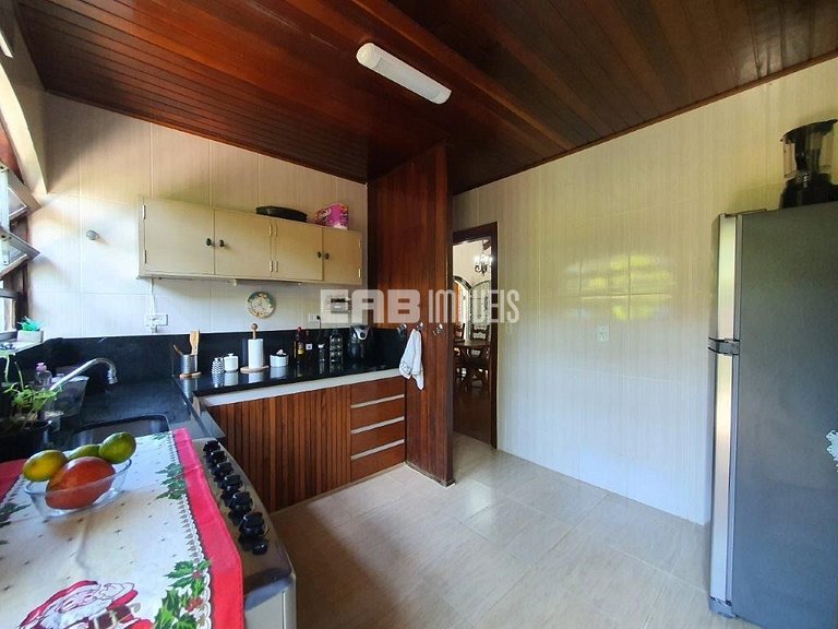 Casa com 3 dormitórios e churrasqueira na praia de Itamambuc