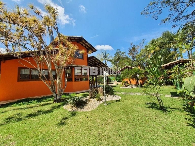 Casa com piscina, para 8 pessoas