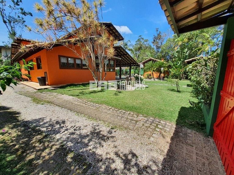 Casa com piscina, para 8 pessoas