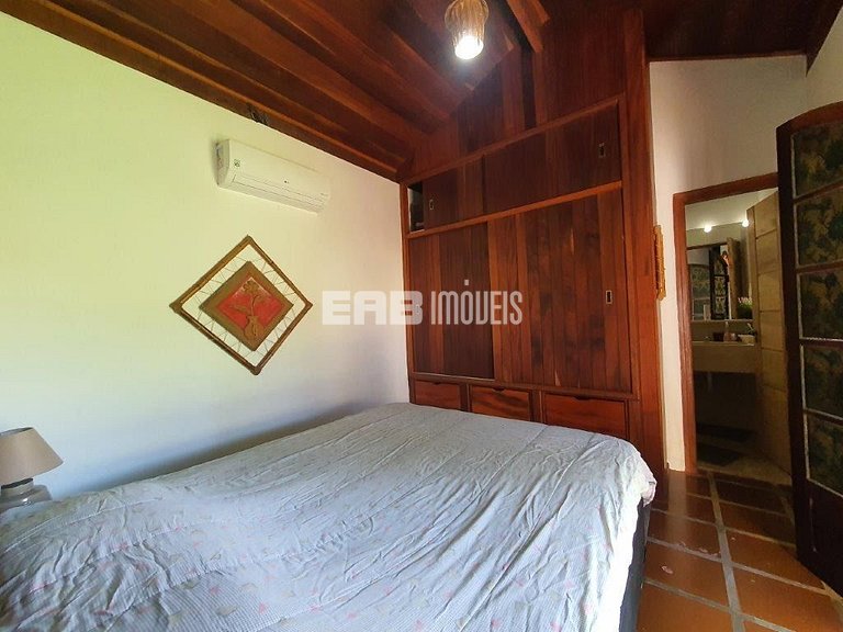 Casa com 3 dormitórios e churrasqueira na praia de Itamambuc