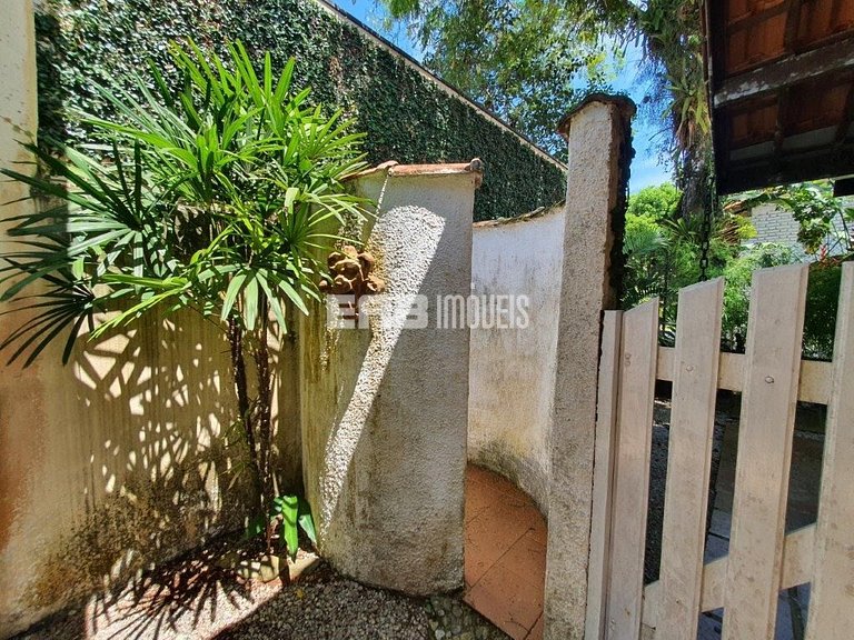 Casa com 3 dormitórios e churrasqueira na praia de Itamambuc