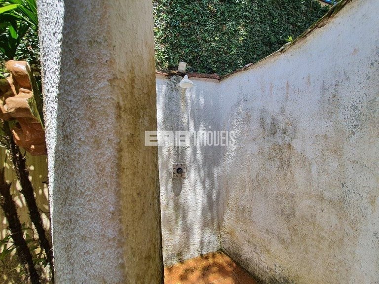 Casa com 3 dormitórios e churrasqueira na praia de Itamambuc