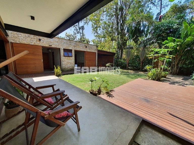 Casa sustentável a 70m da praia de Itamambuca