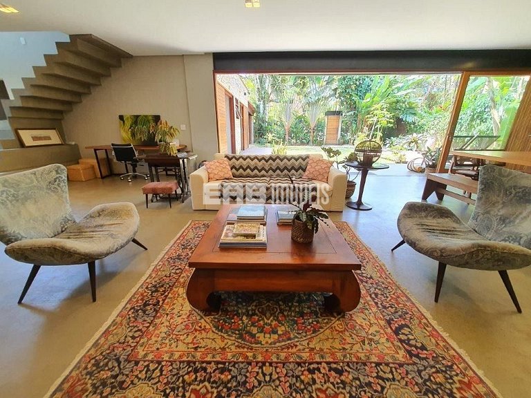 Casa sustentável a 70m da praia de Itamambuca