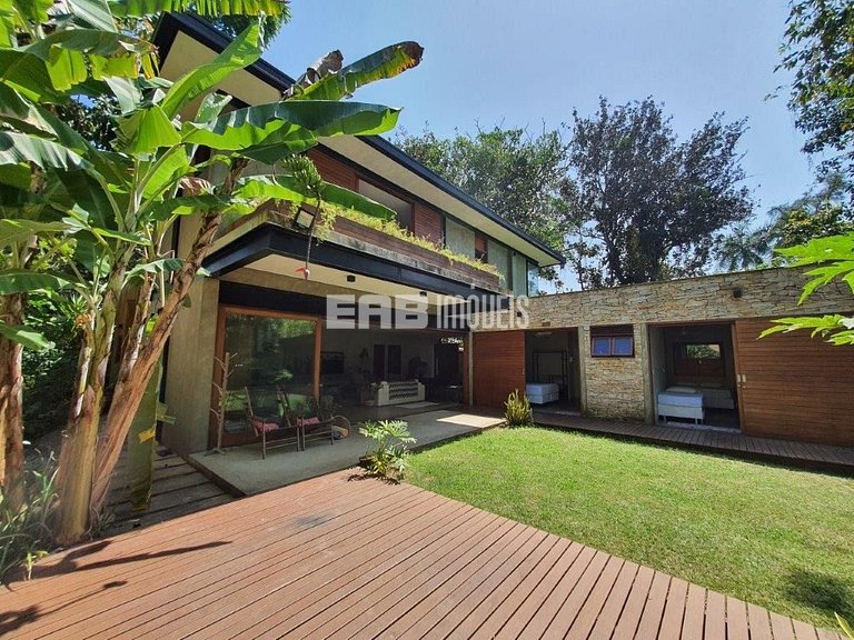 Casa sustentável a 70m da praia de Itamambuca