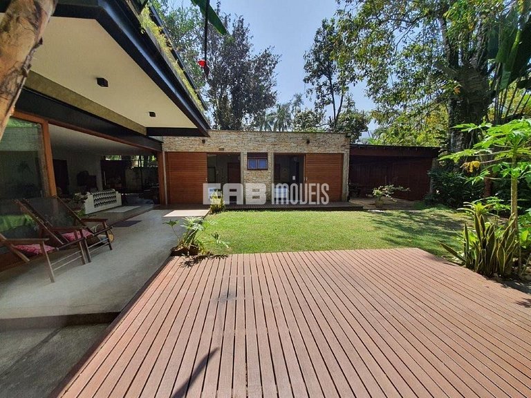 Casa sustentável a 70m da praia de Itamambuca