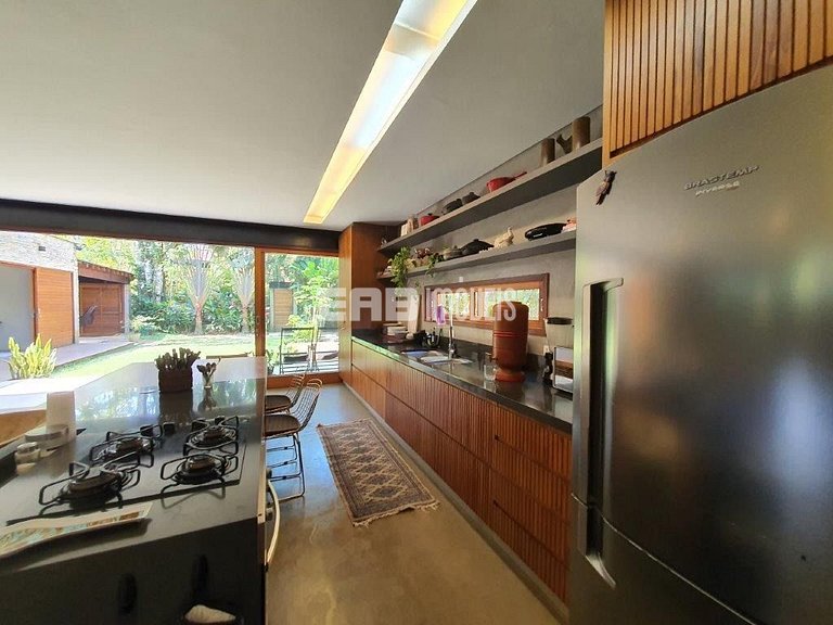 Casa sustentável a 70m da praia de Itamambuca