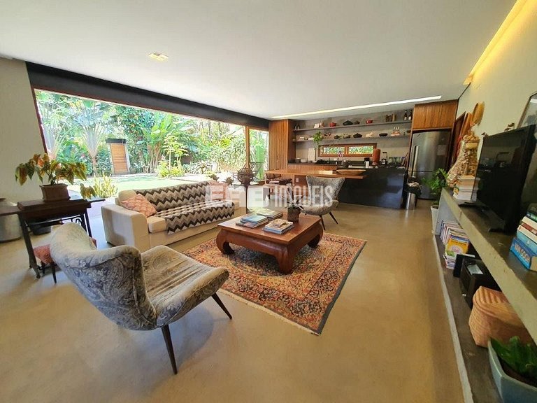 Casa sustentável a 70m da praia de Itamambuca